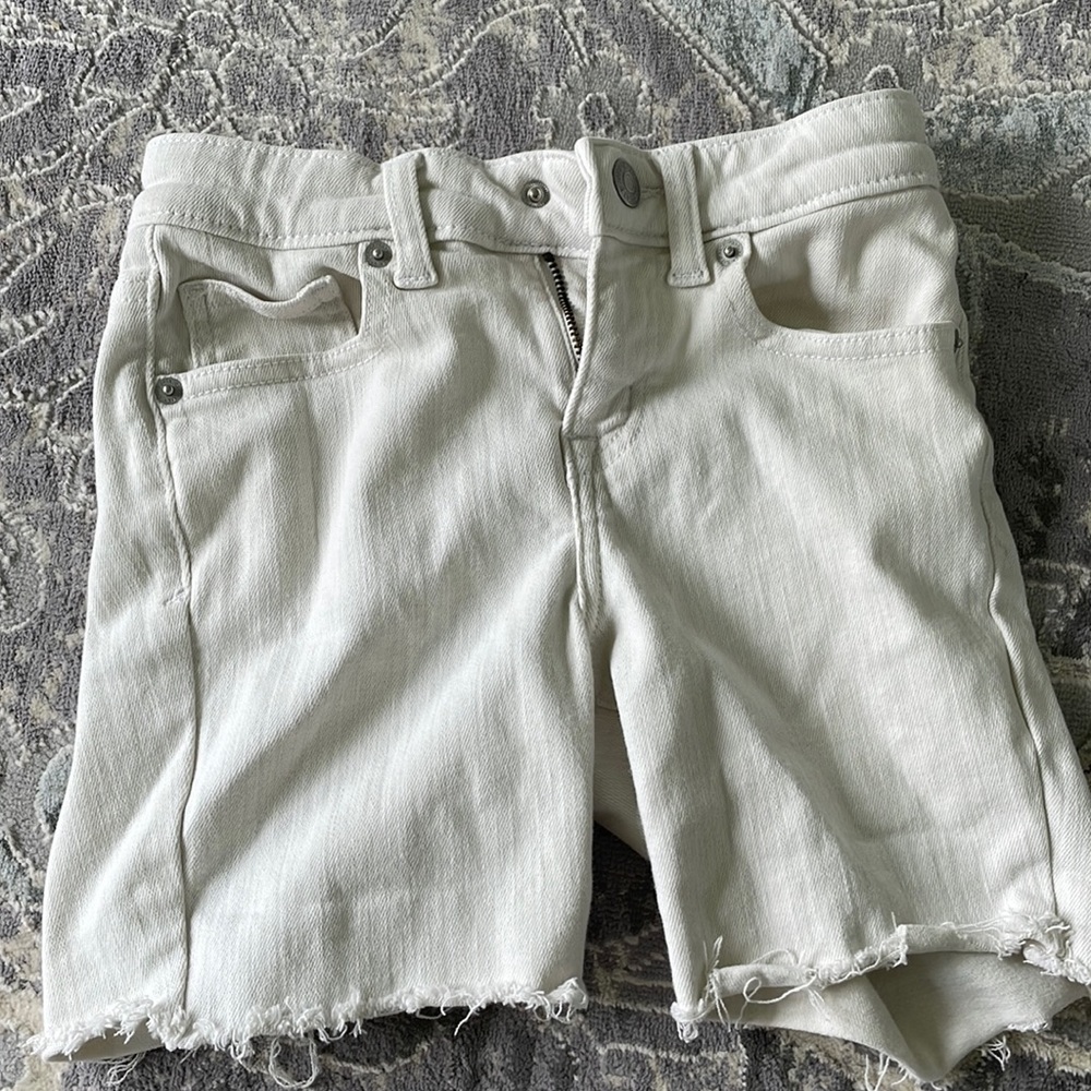 White shorts cat and jack